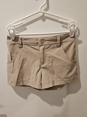 NWOT Patagonia Girls Kahki Shorts Size Small 7/8